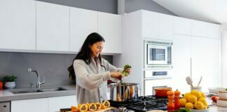 Comparison of Degrees and Careers for Dietitians and Nutritionists Dietitians and Nutritionists